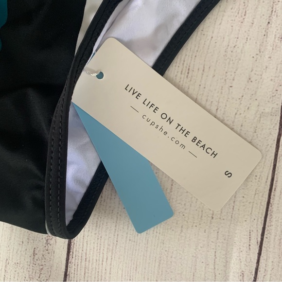 Cupshe Two Piece Swimsuit Striped Women’s US Small NEW - Picture 4 of 10